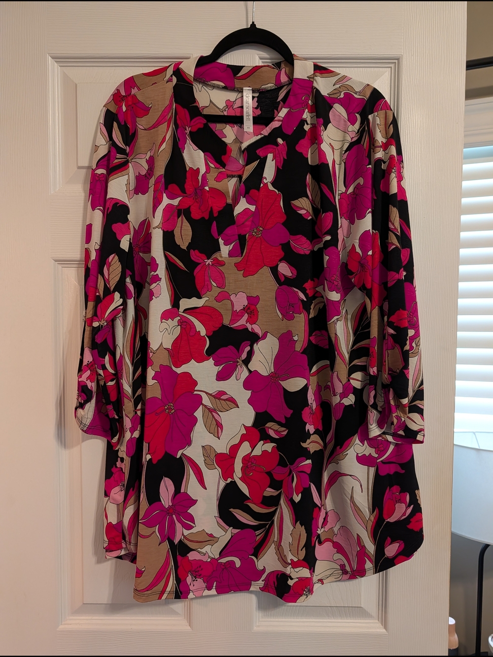 Dear Scarlett Women’s Floral V-Neck Tunic Top in Pink & Black